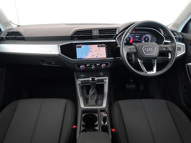 Audi Q3 8
