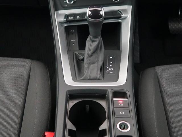 Audi Q3 10