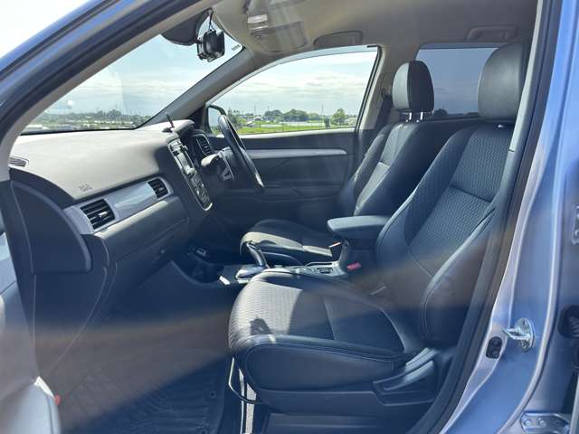 Mitsubishi Outlander PHEV 11