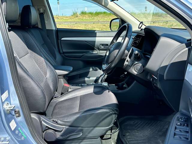Mitsubishi Outlander PHEV 12