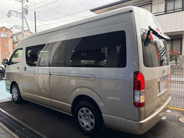 Toyota Hiace 4