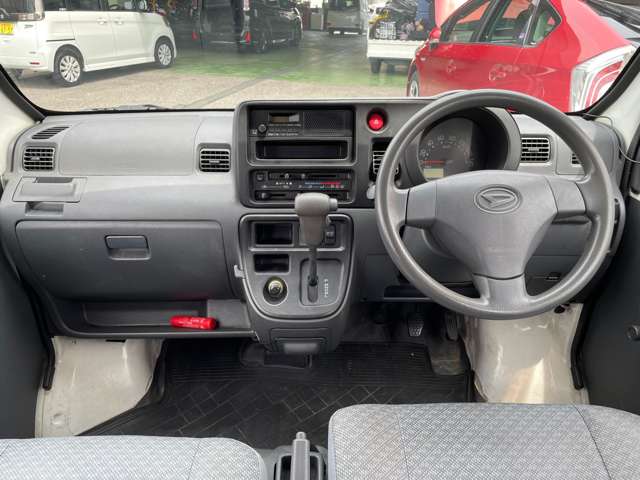 Daihatsu Hijet Cargo 4