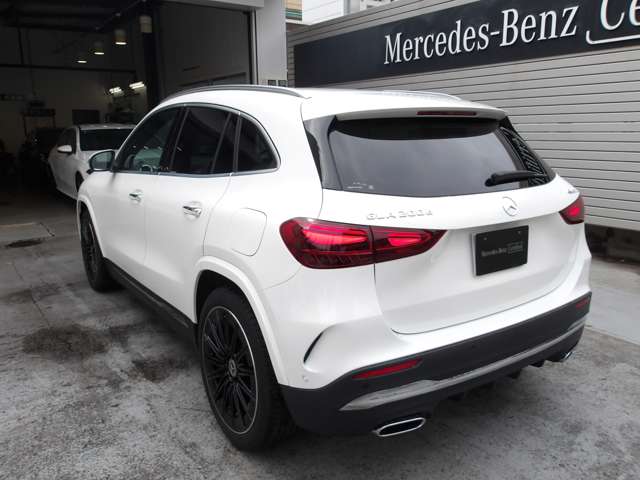 Mercedes-Benz GLA-Class 12