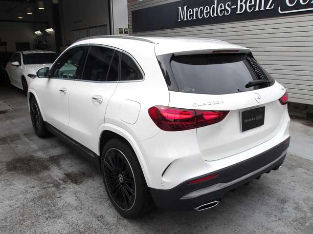 Mercedes-Benz GLA-Class 4