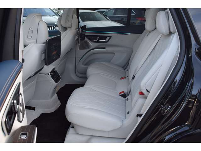 Mercedes-Benz EQS SUV 4