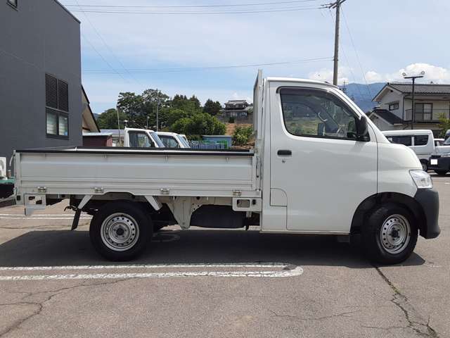 Mazda Bongo Truck 9
