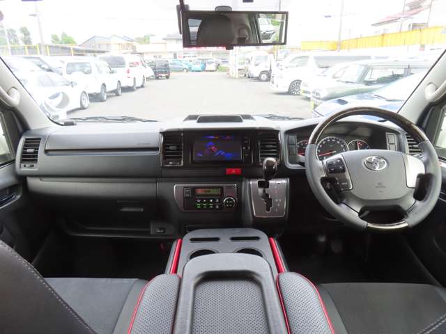 Toyota Hiace Van 9