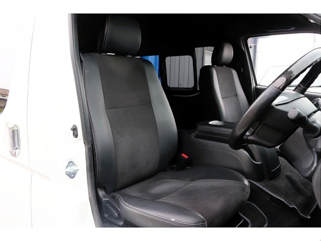 Toyota Hiace Van 12