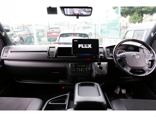 Toyota Hiace Van 4