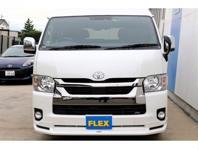 Toyota Hiace Van 9