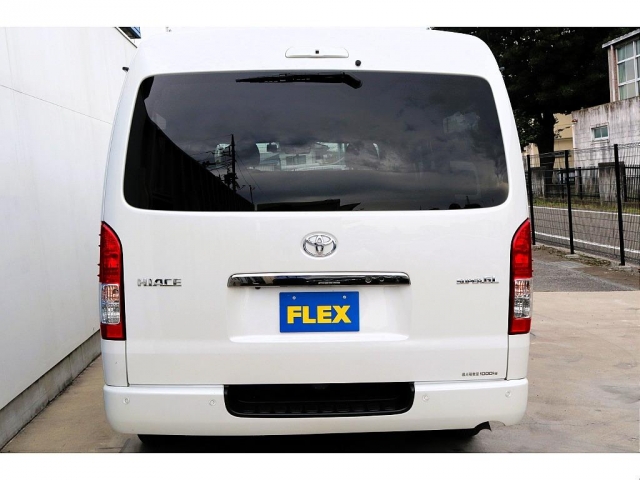 Toyota Hiace Van 10
