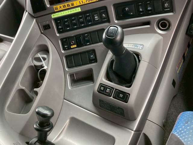 UD Trucks Quon 12
