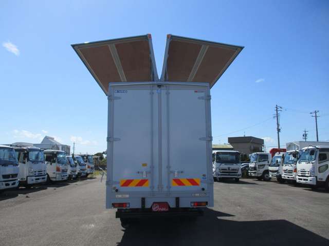 Mitsubishi Fuso Canter 7