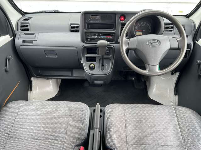 Daihatsu Hijet Cargo 5