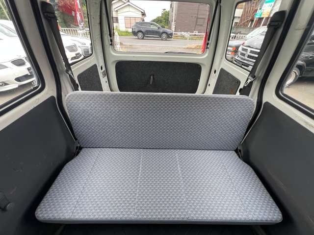Daihatsu Hijet Cargo 6