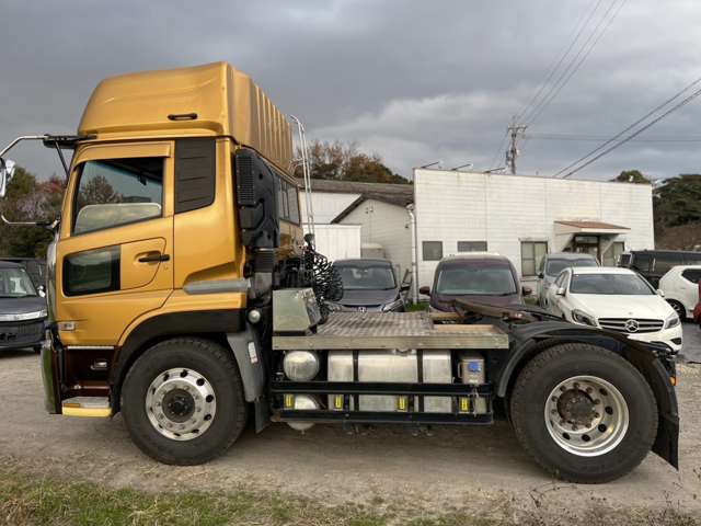 UD Trucks Quon 12
