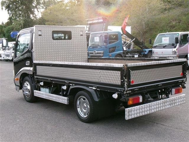 Hino Dutro 2