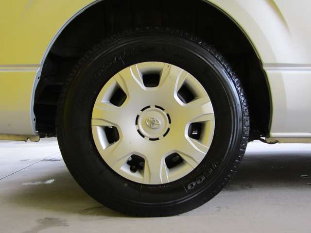 Toyota Hiace Van 11