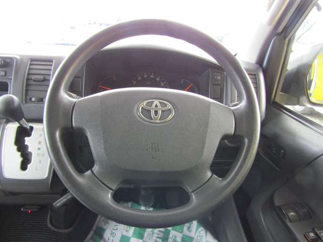 Toyota Hiace Van 5