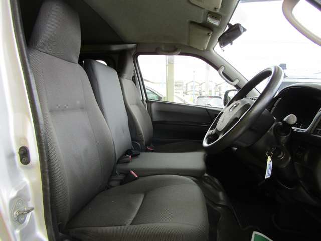 Toyota Hiace Van 6