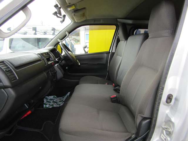 Toyota Hiace Van 7