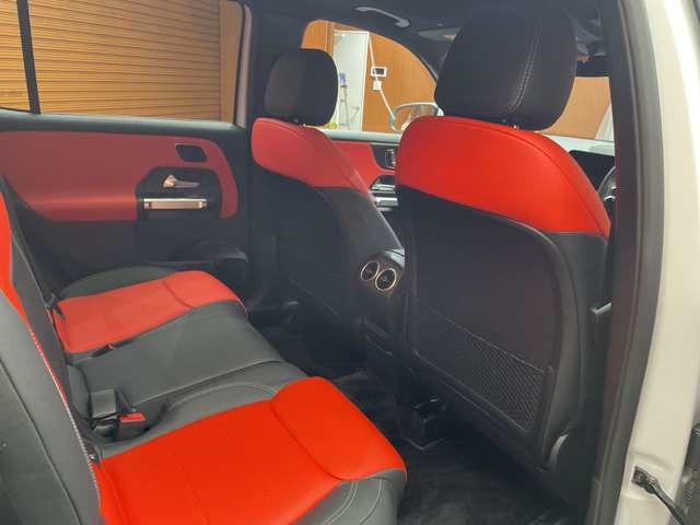 Mercedes-Benz GLB 8
