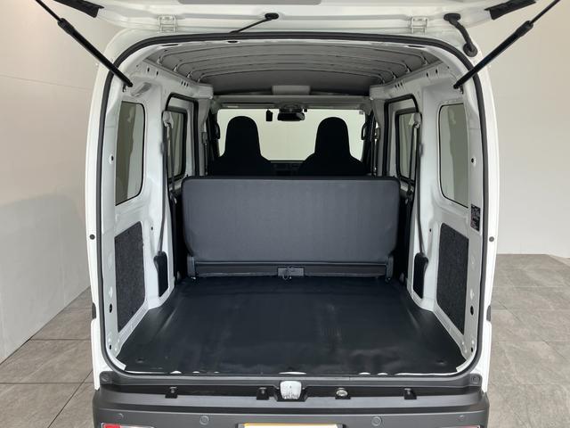 Daihatsu Hijet Cargo 7