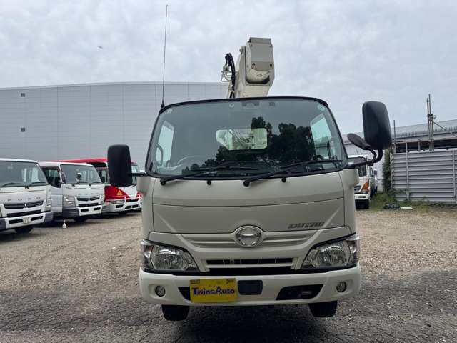 Hino Dutro 4