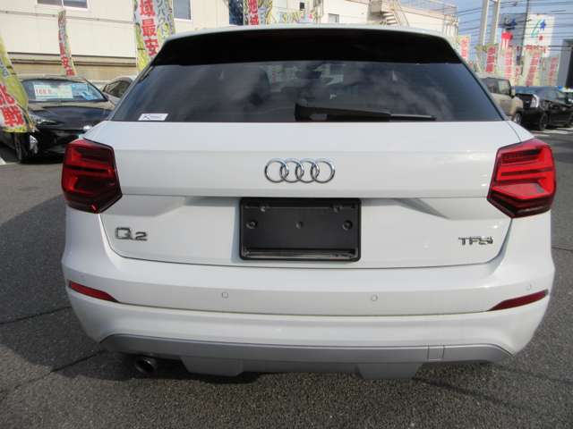 Audi Q2 11