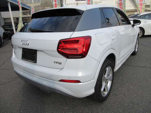 Audi Q2 10
