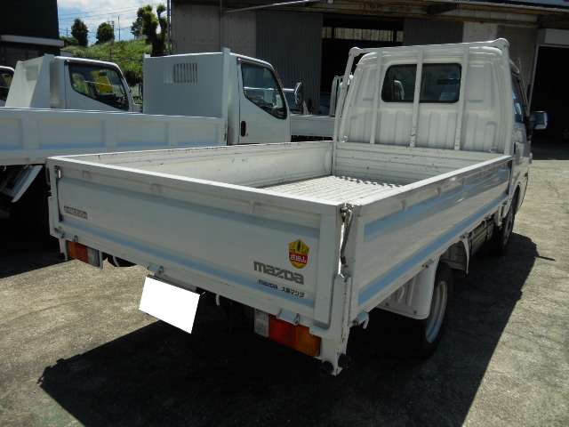 Mazda Bongo Truck 4