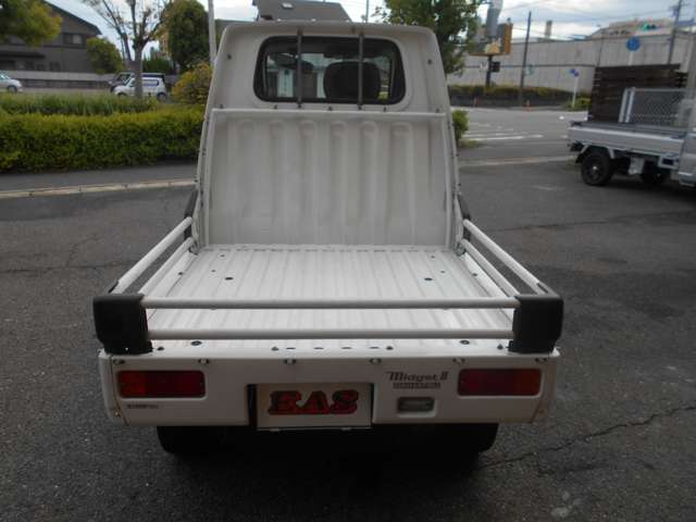 Daihatsu Midget II 11
