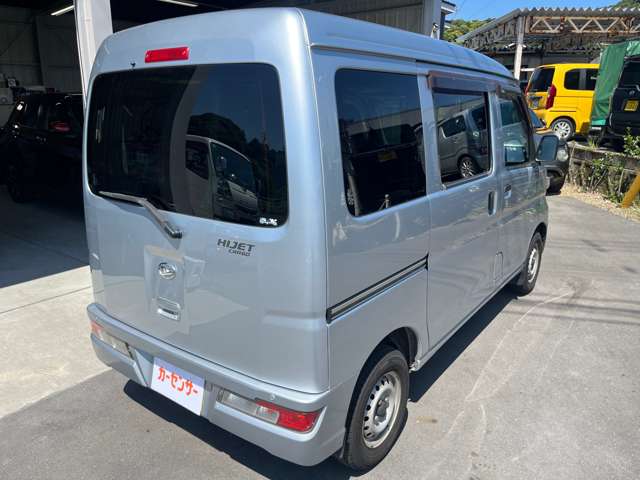 Daihatsu Hijet Cargo 6