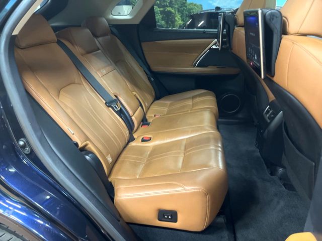 Lexus RX 9