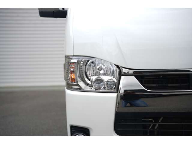 Toyota Hiace Van 7