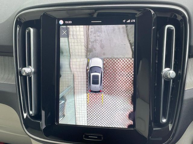 Volvo XC40 4