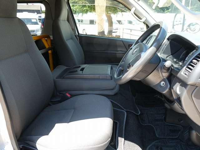 Toyota Regius Ace 12