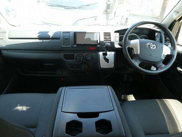 Toyota Regius Ace 3