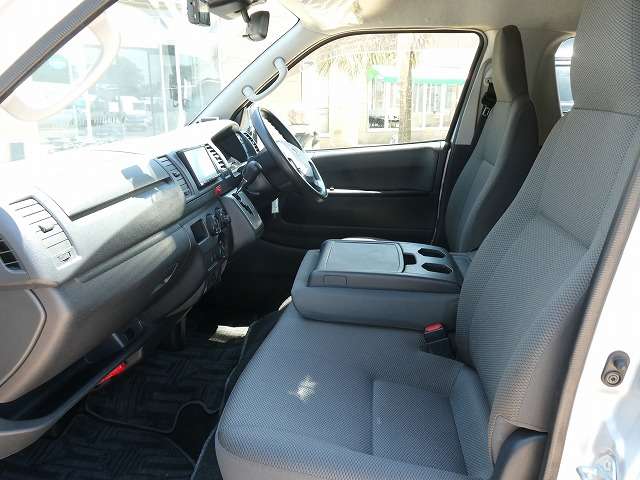 Toyota Regius Ace 4