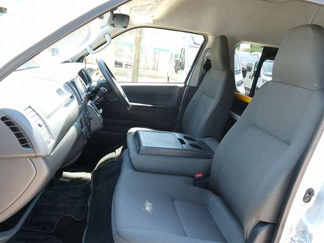 Toyota Regius Ace 5