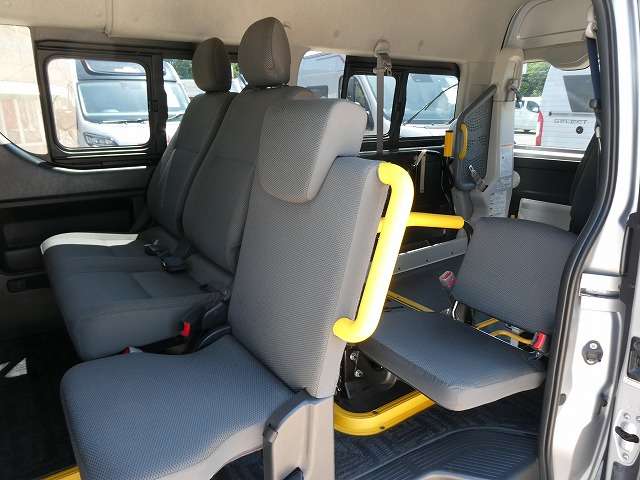 Toyota Regius Ace 7