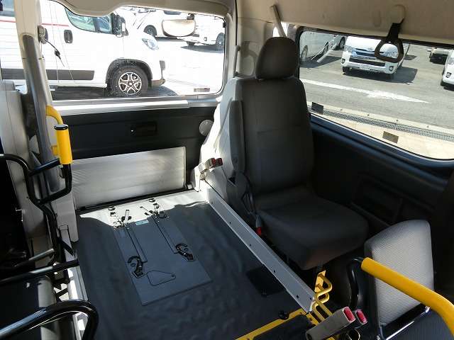 Toyota Regius Ace 10