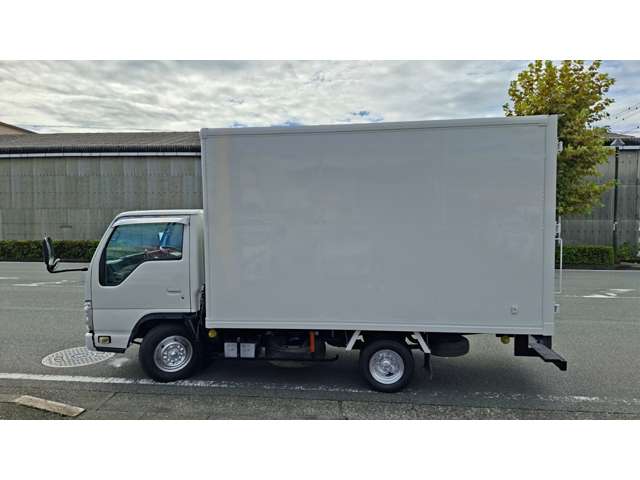 Isuzu Elf 4