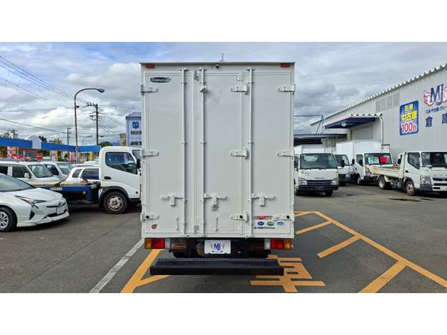 Isuzu Elf 6