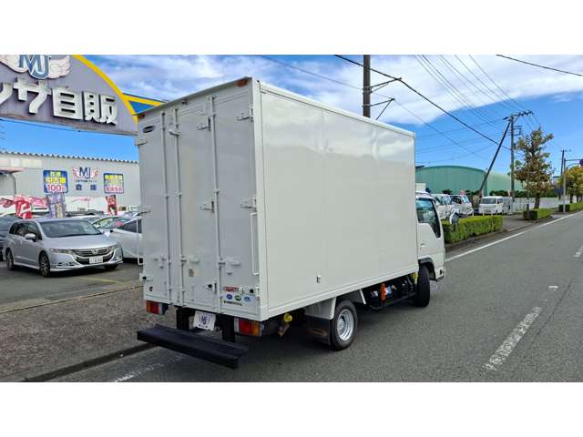 Isuzu Elf 7