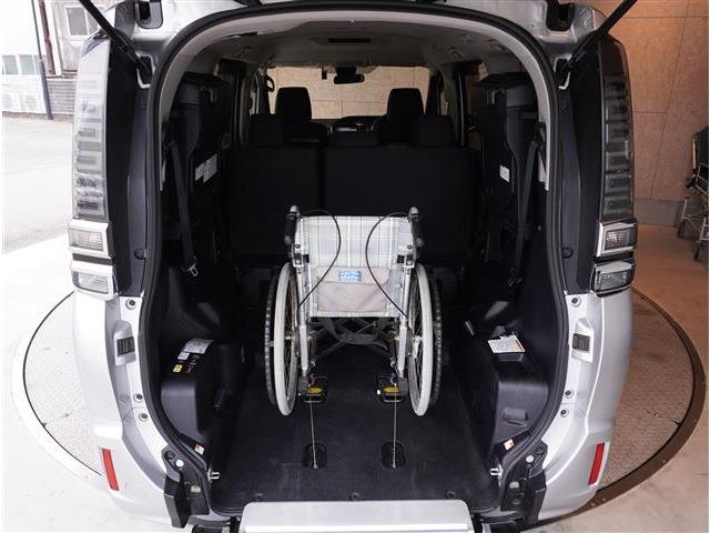 Toyota Voxy 12