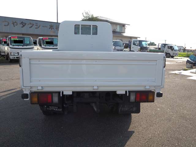 Isuzu Elf 6