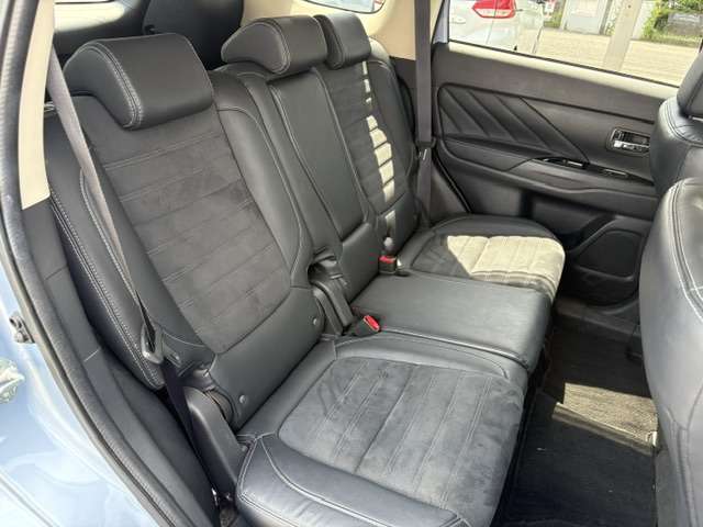 Mitsubishi Outlander PHEV 7