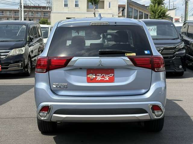 Mitsubishi Outlander PHEV 10