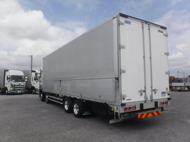 Isuzu Giga 11